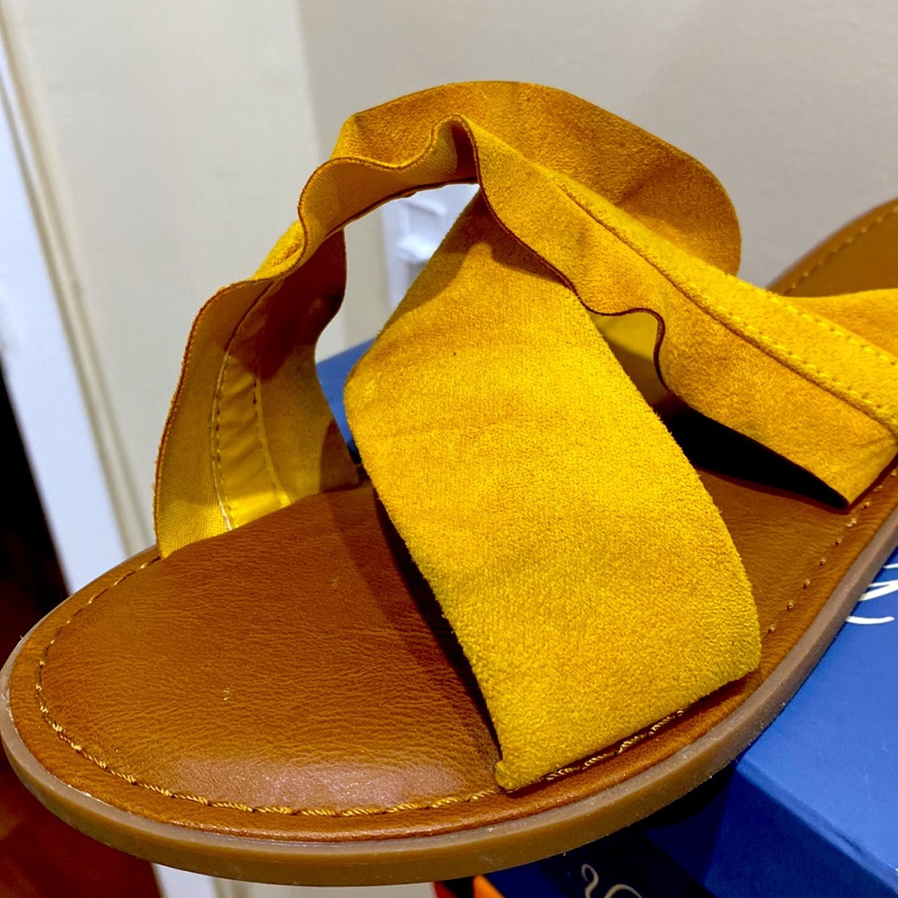 Universal Thread Holland Sandal - Picture 3 of 3